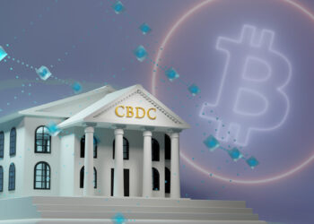 edificio de cbdc rodeado por cadena de bloques y logo de bitcoin en el fondo