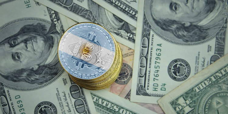 Bitcoin con bandera de Argentina y dolar.