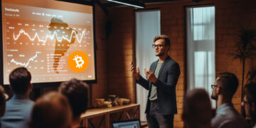 Aula con jóvenes aprendiendo sobre bitcoin y mapa de Latinoamerica.