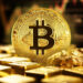 moneda de bitcoin entre lingotes y piedra de oro co grafico de precio en el fondo