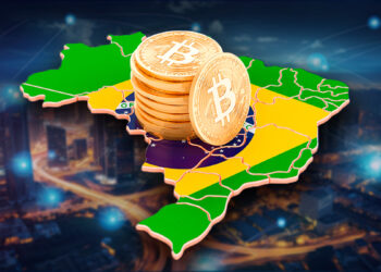 monedas de bitcoin sobre mapa de brasil y ciudad digital en el fondo