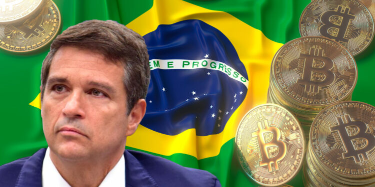 Presidente del Banco Central, bandera de Brasil y bitcoin.