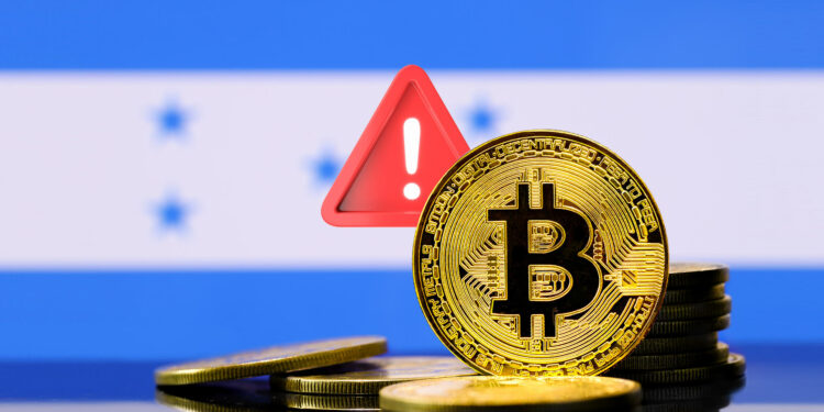 Bitcoin, bandera de Honduras y símbolo de alerta.