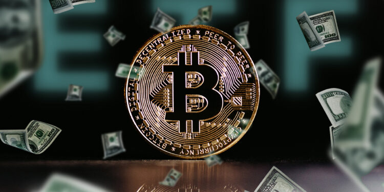 moneda de bitcoin rodeada por billetes de dolares cayendo con ETF en el fondo