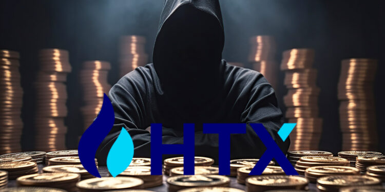 logo de HTX sobre monedas apiladas sobre mesa con hacker y más monedas apiladas en el fondo