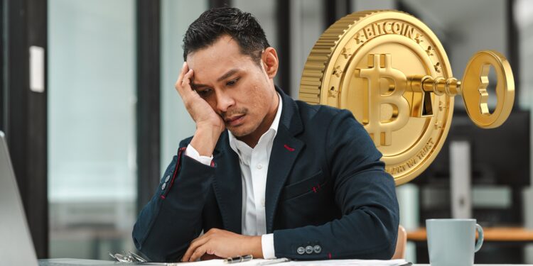 Inversionista, criptomoneda y llave.