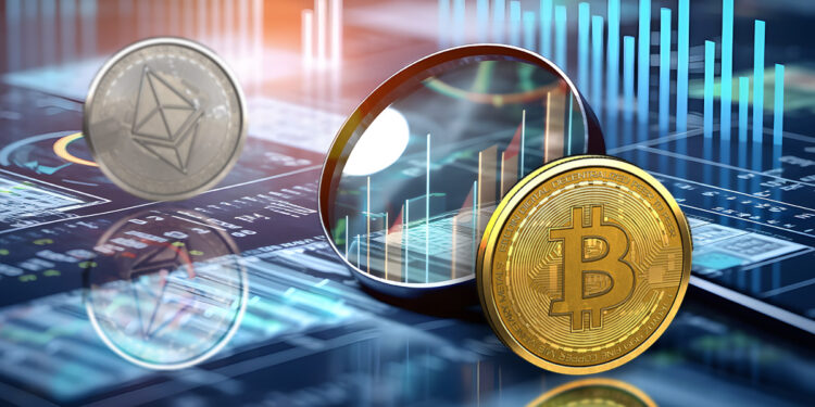 monedas de bitoin y ethereum junto a lupa sobre pantalla con información de mercado y graficos