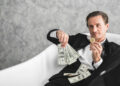 Millonario y bitcoin.