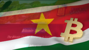 logo de bitcoin sobre bandera de Surinam con interfaz de la página web de BitcoinSranan en el fondo