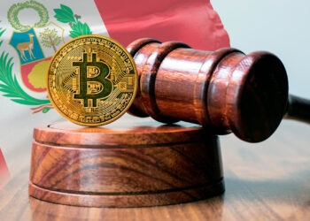 Ley bitcoin y bandera de Perú.