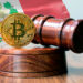 Ley bitcoin y bandera de Perú.