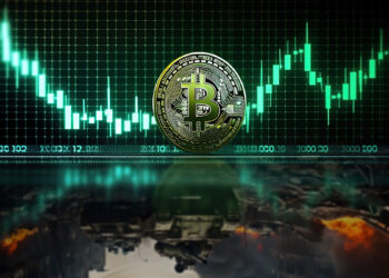 moneda de bitcoin con grafico de precio en verde en el fondo y guerra reflejada en superficie de cristal