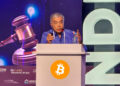 El superintendente financiero, César Ferrari, presentó la visión del gobierno de Gustavo Petro para regular a bitcoin.