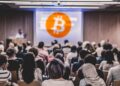 Universidad de México dando una charla de Bitcoin.