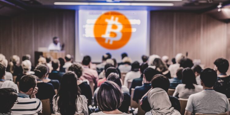 Universidad de México dando una charla de Bitcoin.