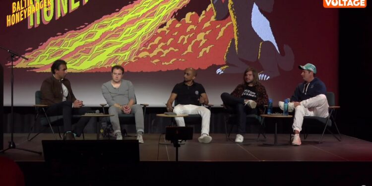 De izquierda a derecha: Alexander Mann, Oleg Mikhalsky, Stephan Livera, Mike Jarmuz y Chris Hunter.
