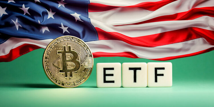 ETF, Bitcoin y bandera de EE. UU.