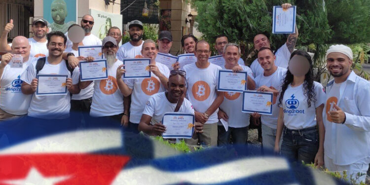 grupo de graduandos del 1er curso del programa educativo sobre Bitcoin de My First Bitcoin en Cuba