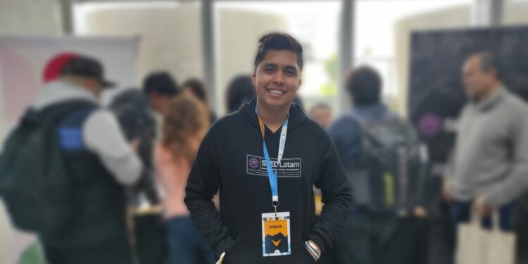 Manu Gotsuka (foto) en el stand de SEED Latam, durante la conferencia Ethereum Argentina. Fuente: Nicolás Antiporovich - CriptoNoticias