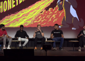 De izquierda a derecha se encuentra el moderaror Arsh Molu y los activistas Abubakar Nur Khalil, Anita Posch, Javier Bastardo y Rikki. Fuente: Baltic Honeybadger 2023 Conference - Captura de pantalla - YouTube.
