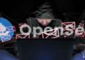 OpenSea es una plataforma para la compraventa de NFT. Composición por CriptoNoticias. Production Perig/ stock.adobe.com; OpenSea/opensea.org