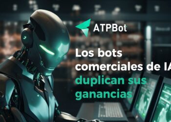 Robot cibernético tecleando en una laptop.