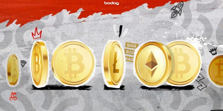 Monedas doradas de Bitcoin, Litecoin y ether en fila, usadas en el casino Bodog.