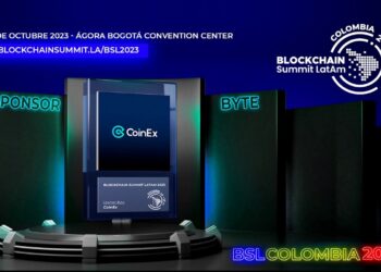 Pancarta promocional de la Blockchain Summit Latam 2023 en Bogota, Colombia por parte de CoinEx.