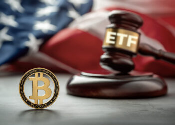 Bitcoin, bandera de EE. UU. y martillo de ley con etf.