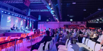Durante Labitconf 2023, celebrada en Argentina, hablaron economistas internacionales. Fuente: CriptoNoticias.