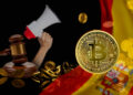 La abogada española Cristina Carrascosa aclaró la duda en torno a la declaración de BTC y criptomonedas. Composición por CriptoNoticias. pngegg.com ; Medard / Negro Elkha / nuttapon / stock.adobe.com.