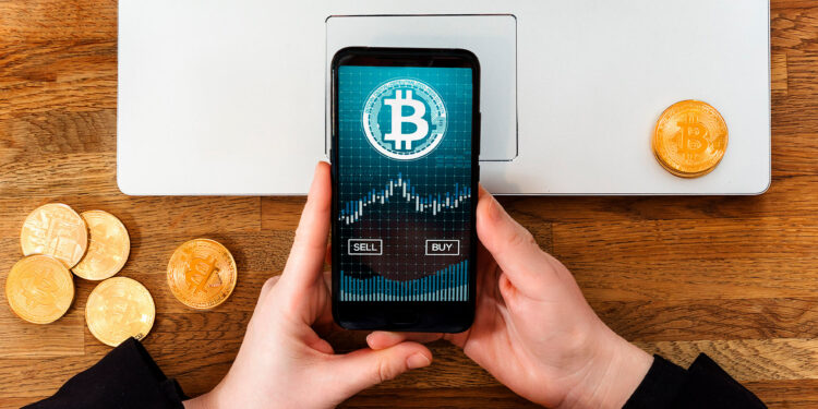 Persona comprando bitcoin.