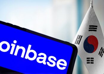 El fondo de pensiones surcoreano apostó por Coinbase. Composición por CriptoNoticias. butenkow / Rafael Henrique / stock.adobe.com.