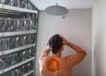 Persona bañándose y mineros de bitcoin.