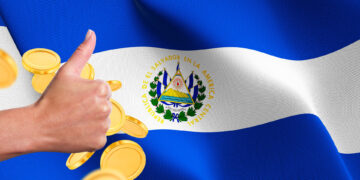 Bandera de El Salvador y calificación crediticia positiva.