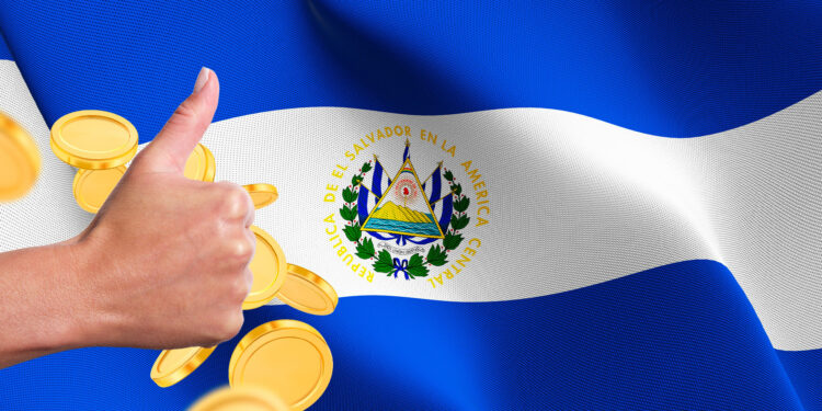 Bandera de El Salvador y calificación crediticia positiva.