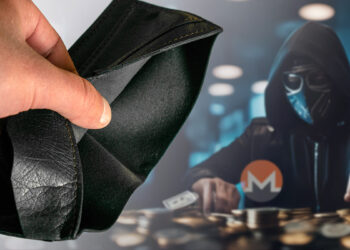 mano sosteniendo wallet vacia con hacker acumulando monedas de monero en el fondo