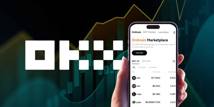 mano sosteniendo telefono movil con marketplace de ordinals junto a logo de OKX y grafico de precio en el fondo