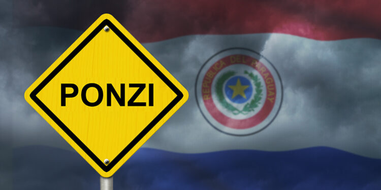 señal de advertencia de ponzi junto a bandera de paraguay