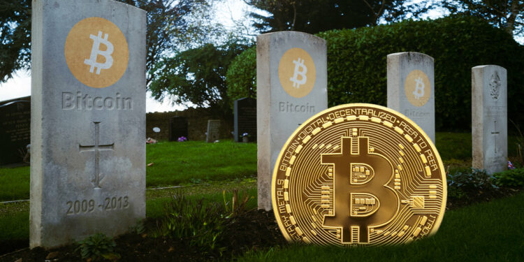 moneda de bitcoin surgiendo de suelo de cementerio junto a tumbas con logo de bitcoin
