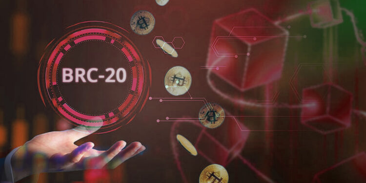 monedas de bitcoin cayendo entre cadena de bloques congestionada y persona presentando token BRC-20