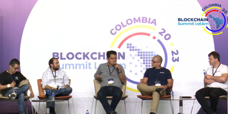 De izquierda a derecha David Carvajal, Gustavo Salaiz, David Ramírez y Nicolás Jaramillo. Fuente: Blockchain Summit Latam - YouTube.