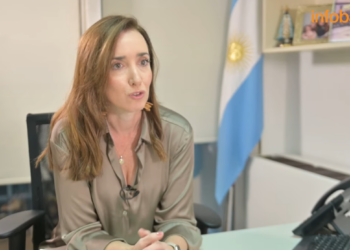 Victoria Villarruel (foto) se opone a una CBDC en Argentina. Fuente: Infobae - YouTube (captura de pantalla).