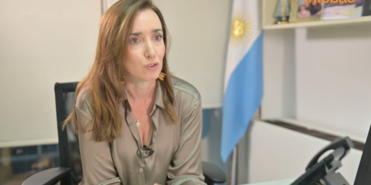 Victoria Villarruel (foto) se opone a una CBDC en Argentina. Fuente: Infobae - YouTube (captura de pantalla).