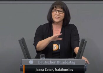 Joana Cotar avanza con su iniciativa para que los políticos entiendan el potencial de bitcoin. Fuente: YouTube/Joana Cotar.