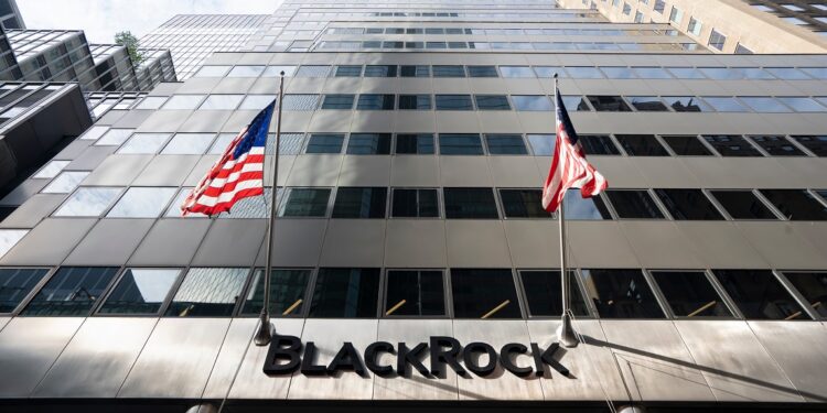 BlackRock es la empresa de gestión de activos más grande del mundo. - stock.adobe.com