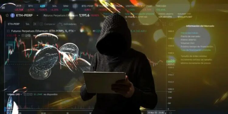 persona aculta por un suéter con capucha, códigos y monedas alrededor