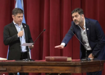 A la izquierda de la imagen, el gobernador de la Provincia de Buenos Aires, Axel Kiciloff; a la derecha, el ministro Carlos Bianco. Fuente: Carlos Bianco - X.