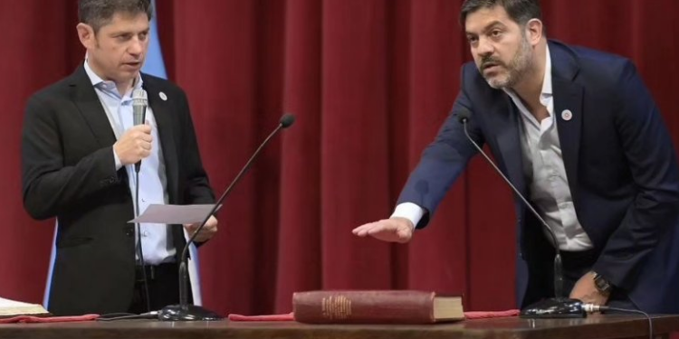 A la izquierda de la imagen, el gobernador de la Provincia de Buenos Aires, Axel Kiciloff; a la derecha, el ministro Carlos Bianco. Fuente: Carlos Bianco - X.