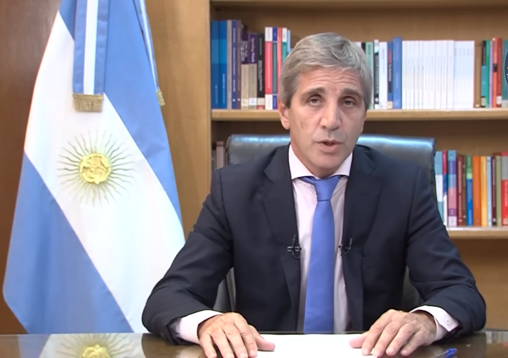 Luis Caputo ministro Economía Argentina.